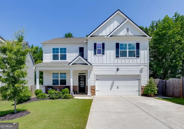 Photo 1 of Single family home for sale at 5915 Screech Owl Dr, Flowery Branch, GA 30542 | MLS# 10825399 | Listing updated on 2026-09-22