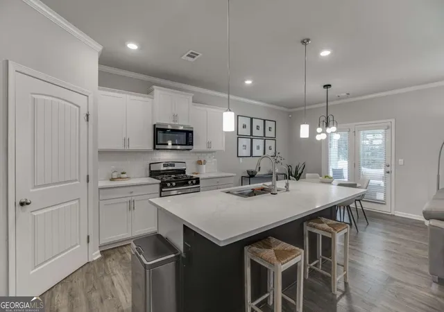 Photo 4 of Single family home for sale at 5915 Screech Owl Dr, Flowery Branch, GA 30542 | MLS# 10825399 | Listing updated on 2026-09-22