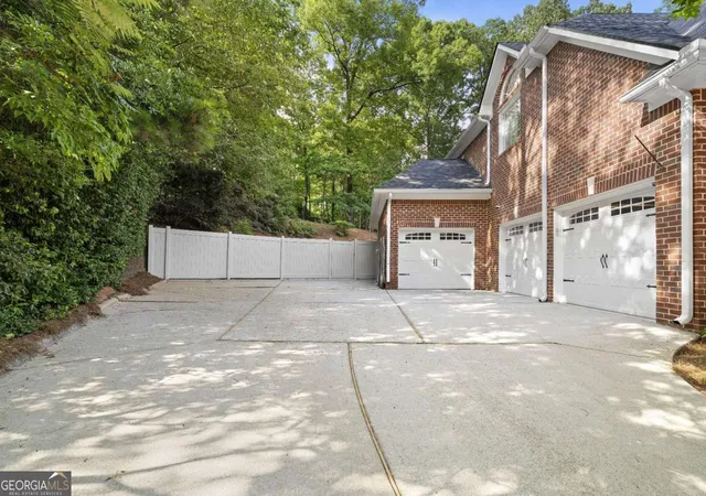 Photo 3 of Sale Pending at 1891 Cedar Cliff Dr Se, Smyrna, GA 30080 | MLS# 10833516 | Listing updated on 2026-09-11