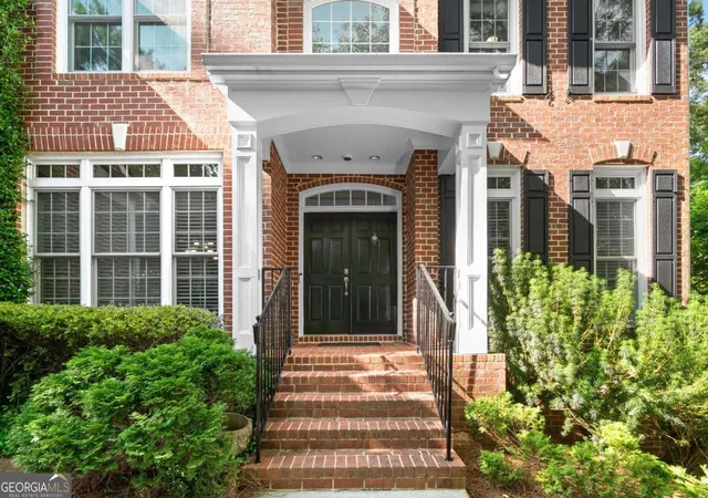 Photo 4 of Sale Pending at 1891 Cedar Cliff Dr Se, Smyrna, GA 30080 | MLS# 10833516 | Listing updated on 2026-10-08