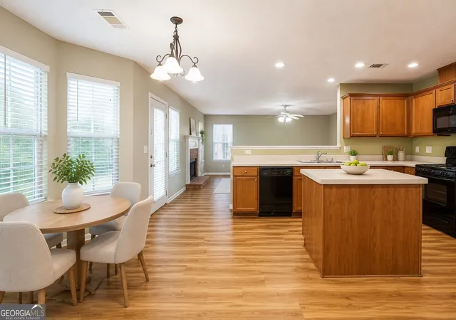Photo 4 of Single family home for sale at 4033 Roxberry Hill Ln, Buford, GA 30518 | MLS# 10827689 | Listing updated on 2026-09-18