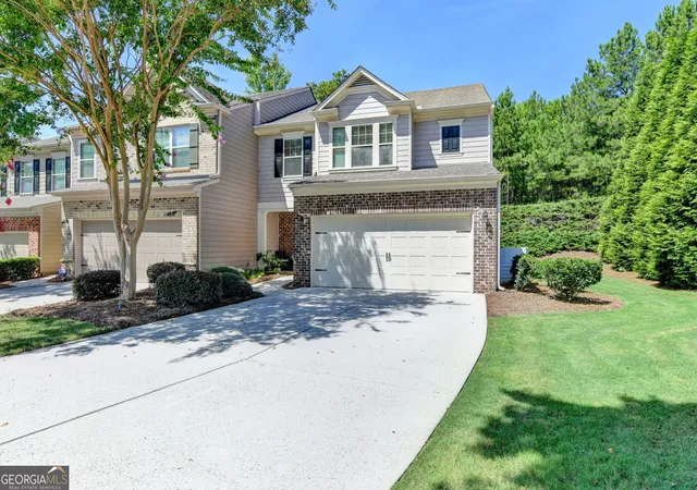 Photo 3 of Townhouse for sale at 5880 Vista Brook Dr, Suwanee, GA 30024 | MLS# 10810150 | Listing updated on 2026-09-11