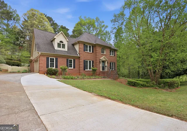 2nd image of 5445 Summer Cove Dr, Stone Mountain, GA 30087 | MLS# 10730878
