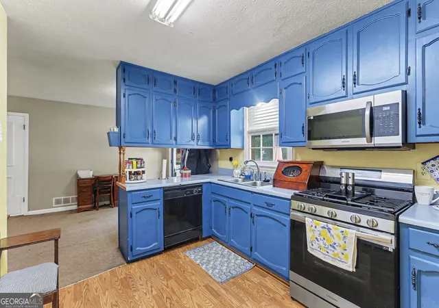 Photo 2 of Single family home for sale at 150 Aspen Lake Dr E, Newnan, GA 30263 | MLS# 10822957 | Listing updated on 2026-09-16