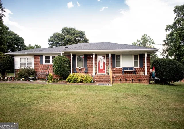 Homes for sale in Winterville, GA | 335 Robert Hardeman Rd, Winterville, GA 30683 | MLS# 10801022