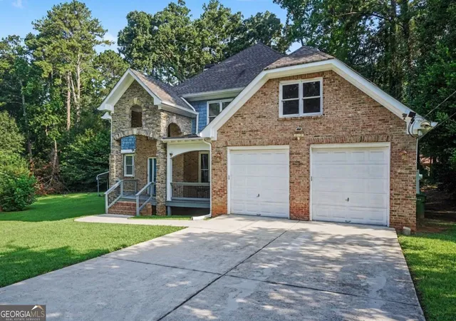 Photo 4 of Sale Pending at 346 Tonawanda Dr Se, Atlanta, GA 30315 | MLS# 10820650 | Listing updated on 2026-10-24