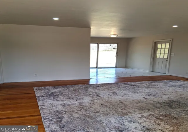 Photo 4 of Single family home for sale at 2018 Winston Dr, Macon, GA 31206 | MLS# 10835887 | Listing updated on 2026-09-19
