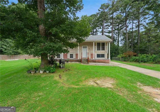 Photo 2 of Single family home for sale at 1140 Pineglen Dr, Riverdale, GA 30296 | MLS# 10821458 | Listing updated on 2026-08-21
