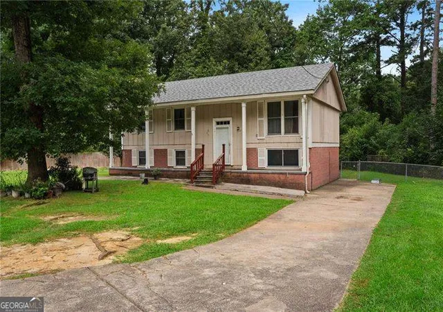 Photo 2 of Single family home for sale at 1140 Pineglen Dr, Riverdale, GA 30296 | MLS# 10821458 | Listing updated on 2026-08-21