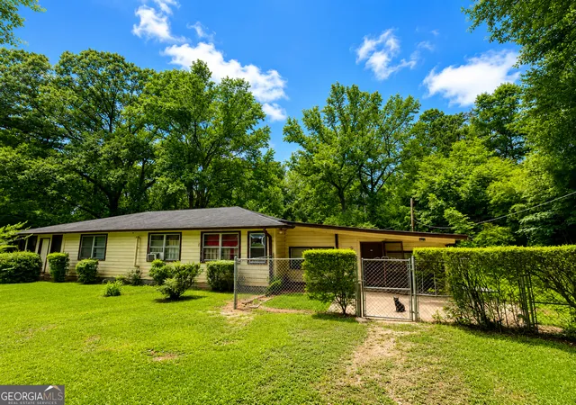 Photo 3 of Single family home for sale at 172 Raymond Carson St, Newnan, GA 30265 | MLS# 10809098 | Listing updated on 2026-09-12