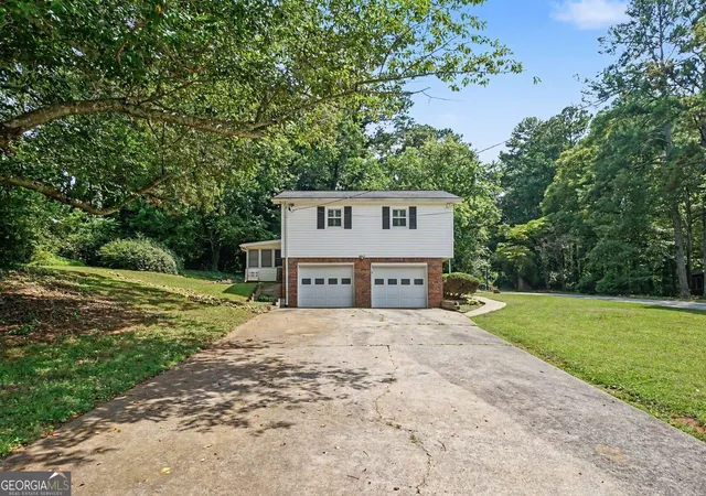 Photo 2 of Single family home for sale at 1272 Oakwoods Dr, Woodstock, GA 30188 | MLS# 10800652 | Listing updated on 2026-09-13
