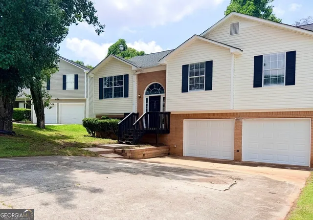 2nd image of 5695 Cedar Croft Ln, Lithonia, GA 30058 | MLS# 10718594