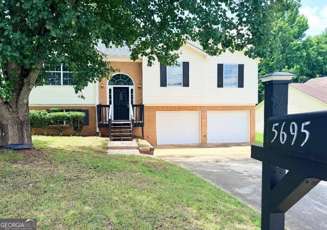 3rd image of 5695 Cedar Croft Ln, Lithonia, GA 30058 | MLS# 10718594