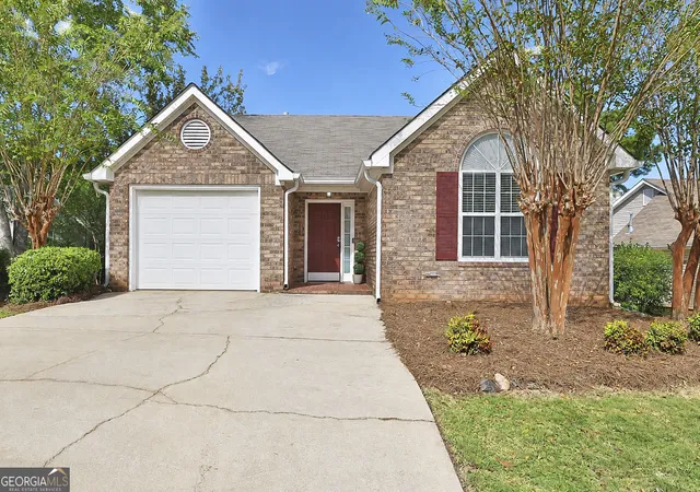 Single family home for sale at 126 Green Tree Dr, Newnan, GA 30265 | MLS# 10880364