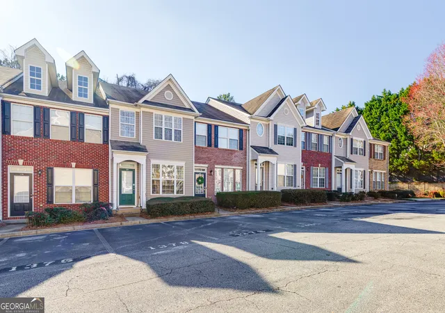 2nd image of 1378 Penhurst Dr, Lawrenceville, GA 30043 | MLS# 10817173