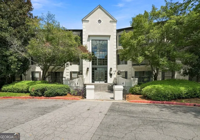 Photo 2 of Condo for sale at 4302 Pine Hts Dr Ne, Atlanta, GA 30324 | MLS# 10814640 | Listing updated on 2026-09-28