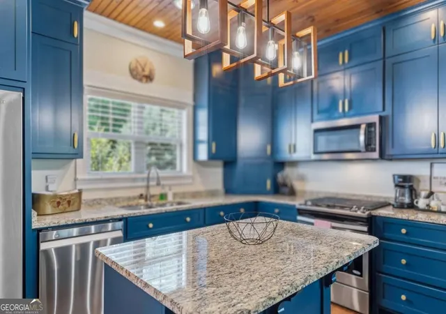 Photo 3 of Single family home for sale at 584 Ada St, Blue Ridge, GA 30513 | MLS# 10805076 | Listing updated on 2026-07-28