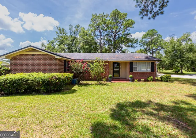 Photo 1 of Single family home for sale at 107 Community Dr, Waycross, GA 31501 | MLS# 10824117 | Listing updated on 2026-08-26