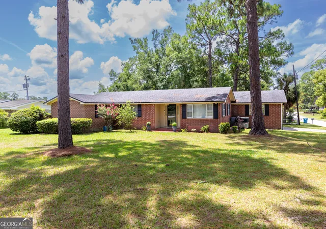 Photo 2 of Single family home for sale at 107 Community Dr, Waycross, GA 31501 | MLS# 10824117 | Listing updated on 2026-08-26