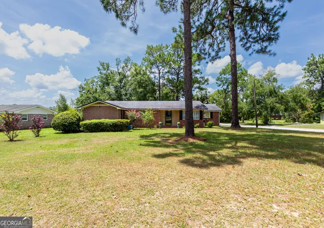 Photo 3 of Single family home for sale at 107 Community Dr, Waycross, GA 31501 | MLS# 10824117 | Listing updated on 2026-08-26