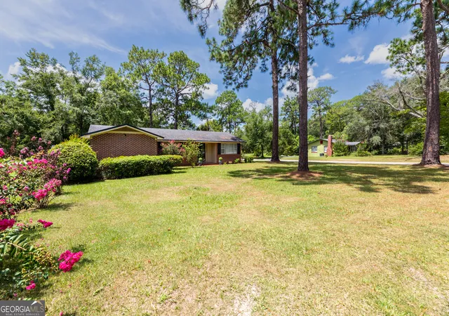Photo 3 of Single family home for sale at 107 Community Dr, Waycross, GA 31501 | MLS# 10824117 | Listing updated on 2026-08-26