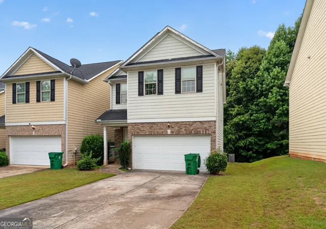 Photo 3 of Single family home for sale at 6385 Shadow Sq, Lithonia, GA 30058 | MLS# 10801560 | Listing updated on 2026-08-31