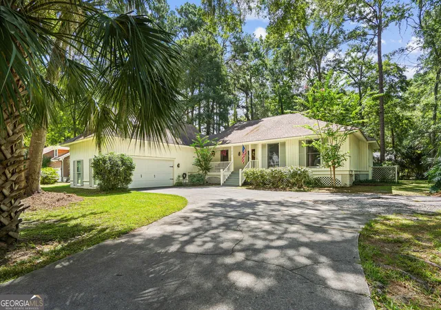 Photo 3 of Sale Pending at 214 Montauk Ln, Richmond Hill, GA 31324 | MLS# 10824265 | Listing updated on 2026-09-01