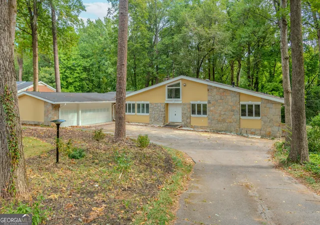 3rd image of 247 Old Timber Rd, Lawrenceville, GA 30046 | MLS# 10754330
