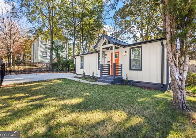 Photo 3 of Sale Pending at 358 Roy St Sw, Atlanta, GA 30310 | MLS# 10758017 | Listing updated on 2026-10-02