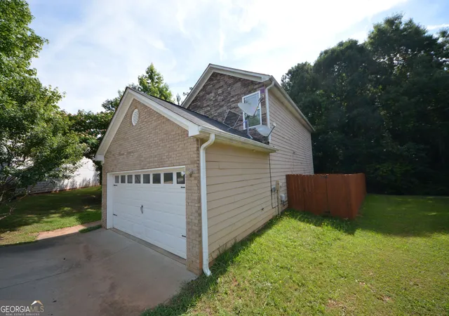 Photo 4 of Single family home for sale at 1550 Persimmon Tr, Morrow, GA 30260 | MLS# 10783686 | Listing updated on 2026-08-16
