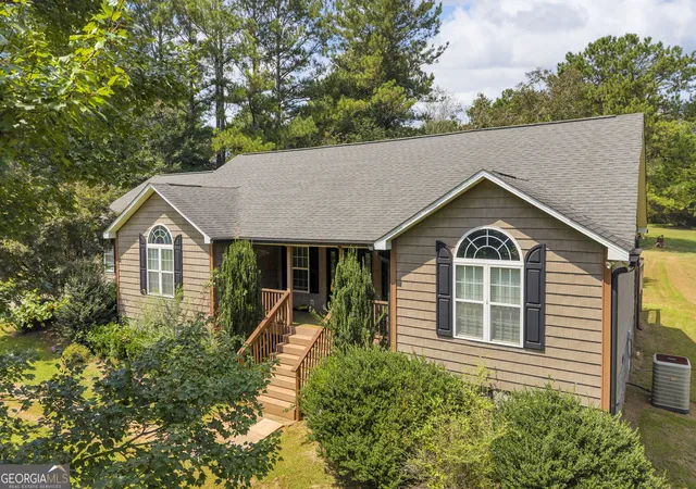 Photo 2 of Single family home for sale at 131 Pine Oak Dr, Martin, GA 30557 | MLS# 10835871 | Listing updated on 2026-09-12