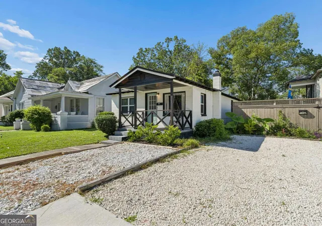 Photo 3 of Sale Pending at 730 E 38th St, Savannah, GA 31401 | MLS# 10799824 | Listing updated on 2026-09-10