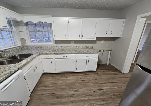 Photo 4 of Single family home for sale at 1197 Lake Dr, Jonesboro, GA 30236 | MLS# 10832491 | Listing updated on 2026-09-15