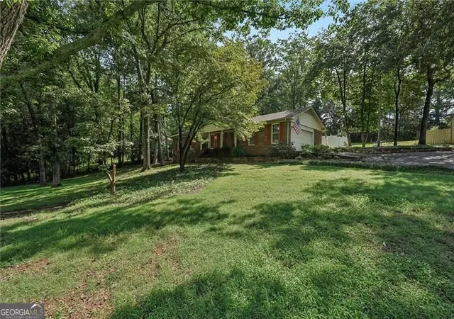 Photo 3 of Single family home for sale at 1025 Greenwood Acres Dr, Cumming, GA 30040 | MLS# 10824184 | Listing updated on 2026-09-17