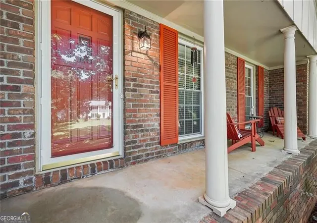 Photo 4 of Single family home for sale at 1025 Greenwood Acres Dr, Cumming, GA 30040 | MLS# 10824184 | Listing updated on 2026-09-17