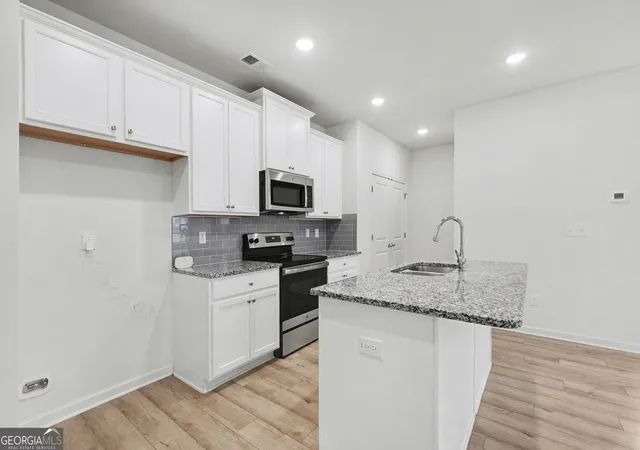 Photo 2 of Townhouse for sale at 4574 Bishops Ln, Oakwood, GA 30566 | MLS# 10706724 | Listing updated on 2026-08-28