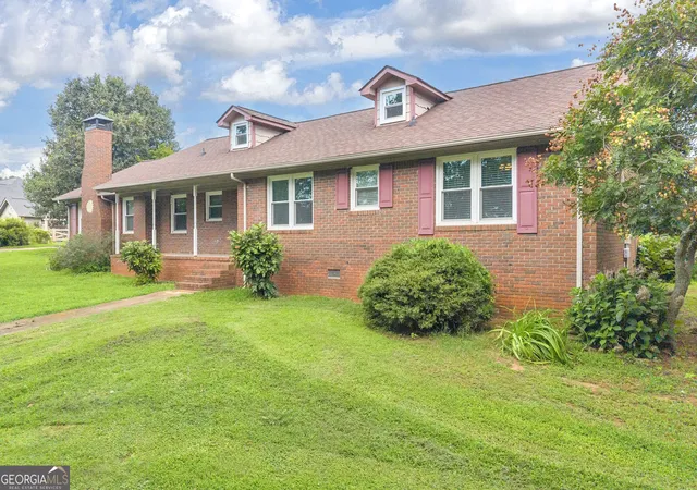 Photo 3 of Single family home for sale at 125 Smoke Rise Dr, Baldwin, GA 30511 | MLS# 10822341 | Listing updated on 2026-09-28