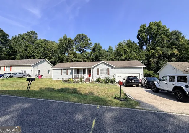 Photo 2 of Single family home for sale at 3564 Confederate Dr, Macon, GA 31211 | MLS# 10835715 | Listing updated on 2026-09-12