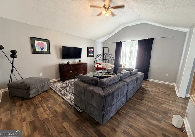 Photo 3 of Single family home for sale at 3564 Confederate Dr, Macon, GA 31211 | MLS# 10835715 | Listing updated on 2026-09-12
