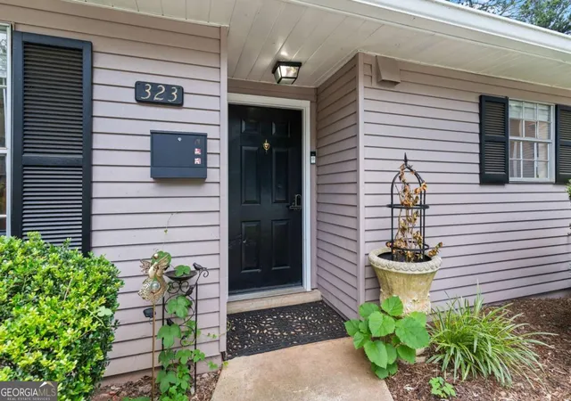 Photo 2 of Condo for sale at 323 Cabaret Ct Sw, Marietta, GA 30064 | MLS# 10828906 | Listing updated on 2026-09-02
