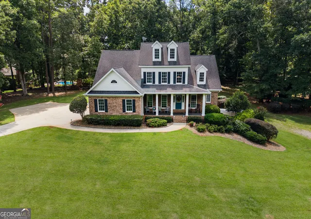 Photo 3 of Single family home for sale at 195 River Cove Mdws, Social Circle, GA 30025 | MLS# 10821903 | Listing updated on 2026-08-22