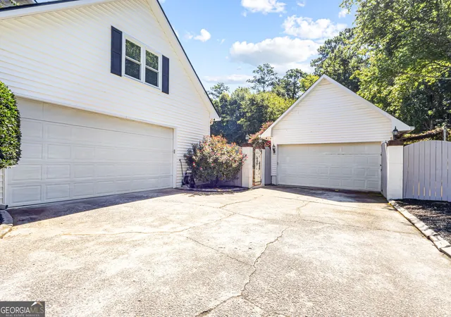 Photo 4 of Single family home for sale at 1030 Hickory Ridge Dr, Macon, GA 31204 | MLS# 10822444 | Listing updated on 2026-10-02