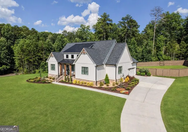 Photo 2 of Single family home for sale at 253 London Rd, Ball Ground, GA 30107 | MLS# 10823038 | Listing updated on 2026-09-02