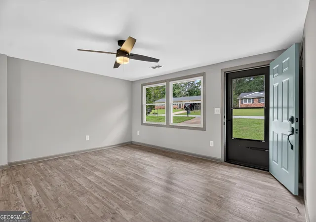 Photo 3 of Single family home for sale at 106 Sir Lancelot Ave, Lagrange, GA 30241 | MLS# 10818245 | Listing updated on 2026-10-06