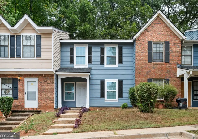 Photo 1 of Sale Pending at 725 Oak Dr, Hapeville, GA 30354 | MLS# 10724331 | Listing updated on 2026-08-25