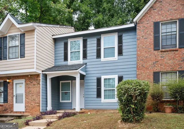Photo 2 of Sale Pending at 725 Oak Dr, Hapeville, GA 30354 | MLS# 10724331 | Listing updated on 2026-08-25