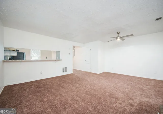 Photo 3 of Sale Pending at 725 Oak Dr, Hapeville, GA 30354 | MLS# 10724331 | Listing updated on 2026-10-13