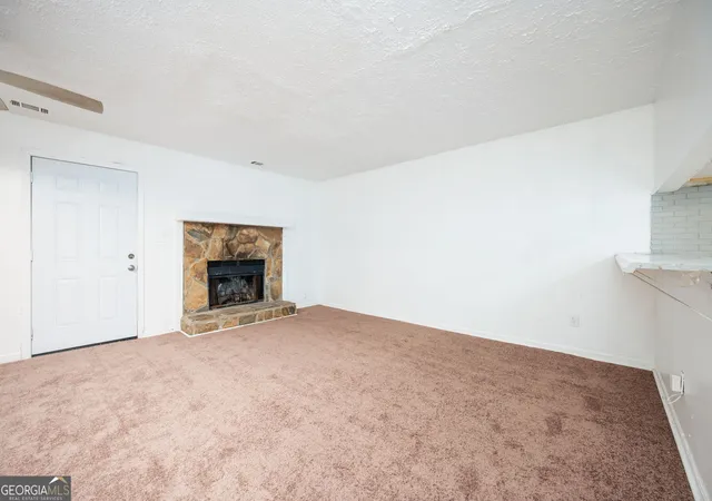 Photo 4 of Sale Pending at 725 Oak Dr, Hapeville, GA 30354 | MLS# 10724331 | Listing updated on 2026-10-13