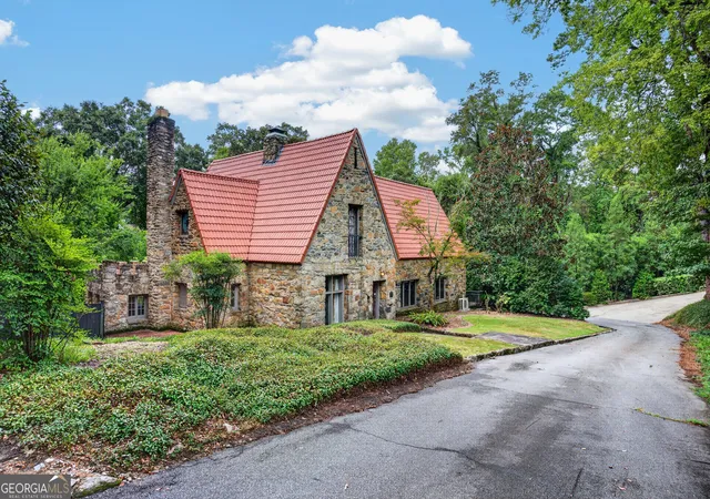 Photo 3 of Single family home for sale at 1414 Dinglewood Dr, Columbus, GA 31906 | MLS# 10836778 | Listing updated on 2026-09-14