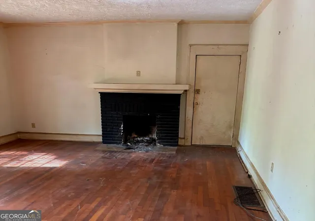 Photo 3 of Single family home for sale at 1976 Delowe Dr SW, Atlanta, GA 30311 | MLS# 10795496 | Listing updated on 2026-09-28